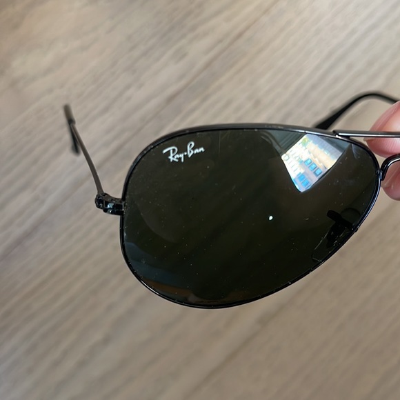 Ray-Ban black aviators with case - Picture 2 of 6